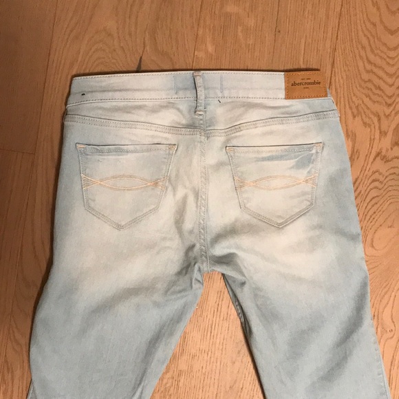 Light Wash Abercrombie Jeans - Picture 3 of 3
